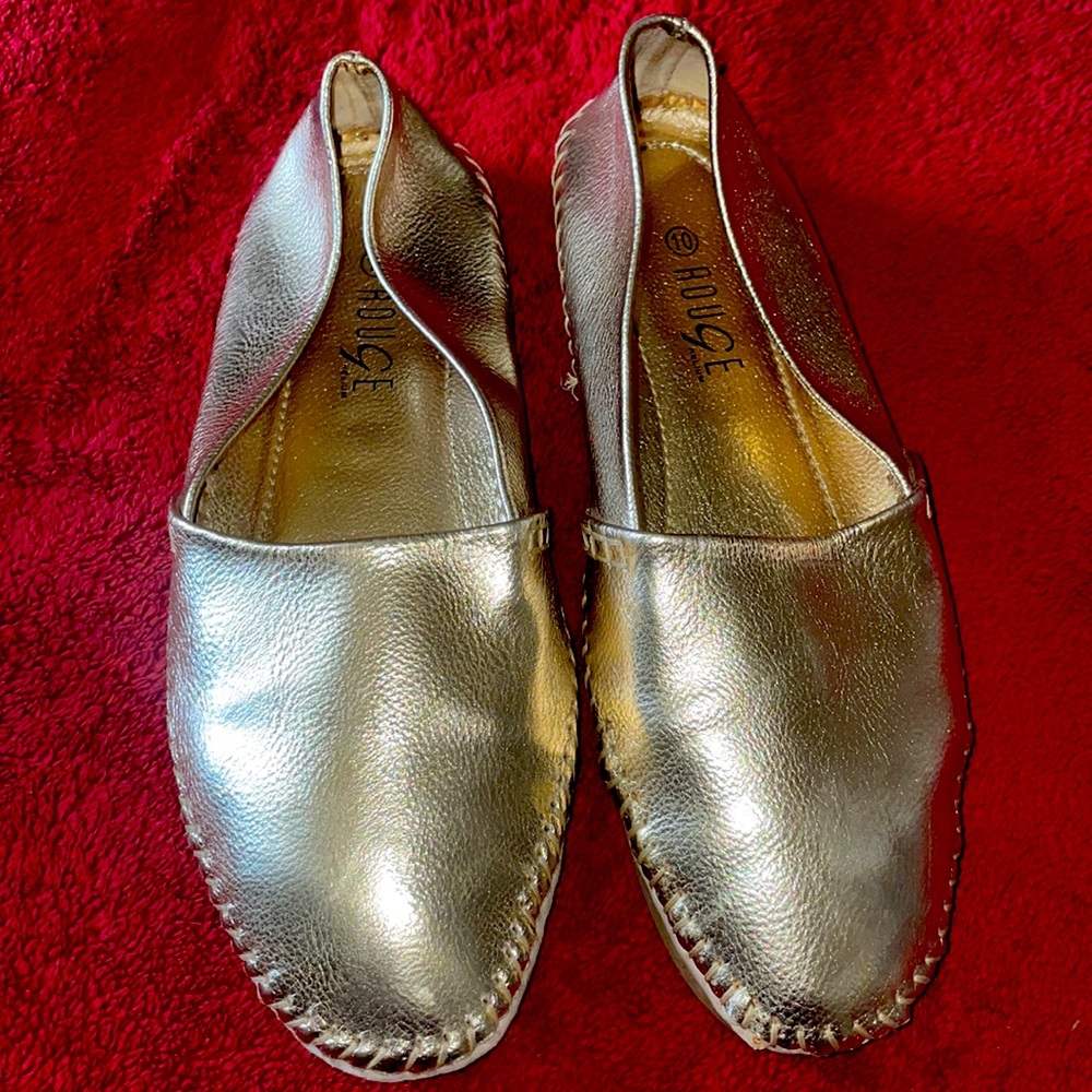 Rouge Women’s Size 10 Gold Flats! NEW without Box or Tags & Never Worn!